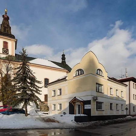 Hotel Vlevo Dole - No 7